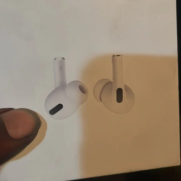 AirPods Pro brand new Came with new phone never been used - Picture 9 of 9